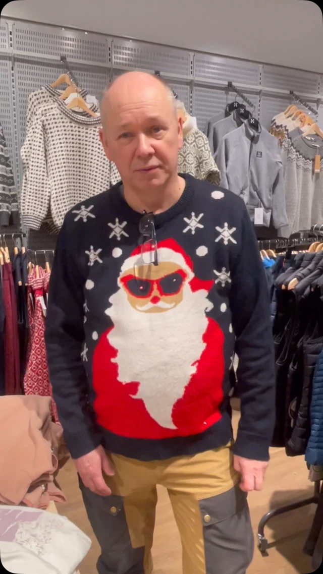 Vi vill rikta ett stort tack till alla som väljer att stötta den lokala handeln under jul! Idag har vi öppet till 13, så än är det inte försent med sista julklappen 🎁
God jul till er alla från personalen på Vildmarkshörnan!
